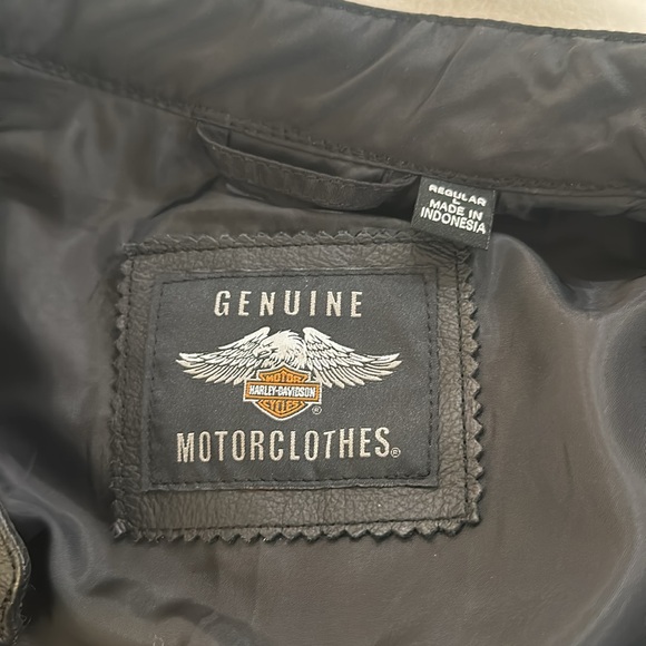 Harley Davidson Leather Vest - Picture 3 of 5